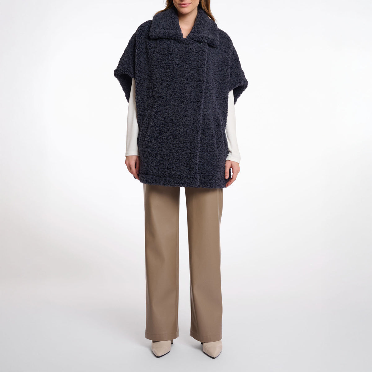 RINO & PELLE Luca Teddy Cape in Night Grey