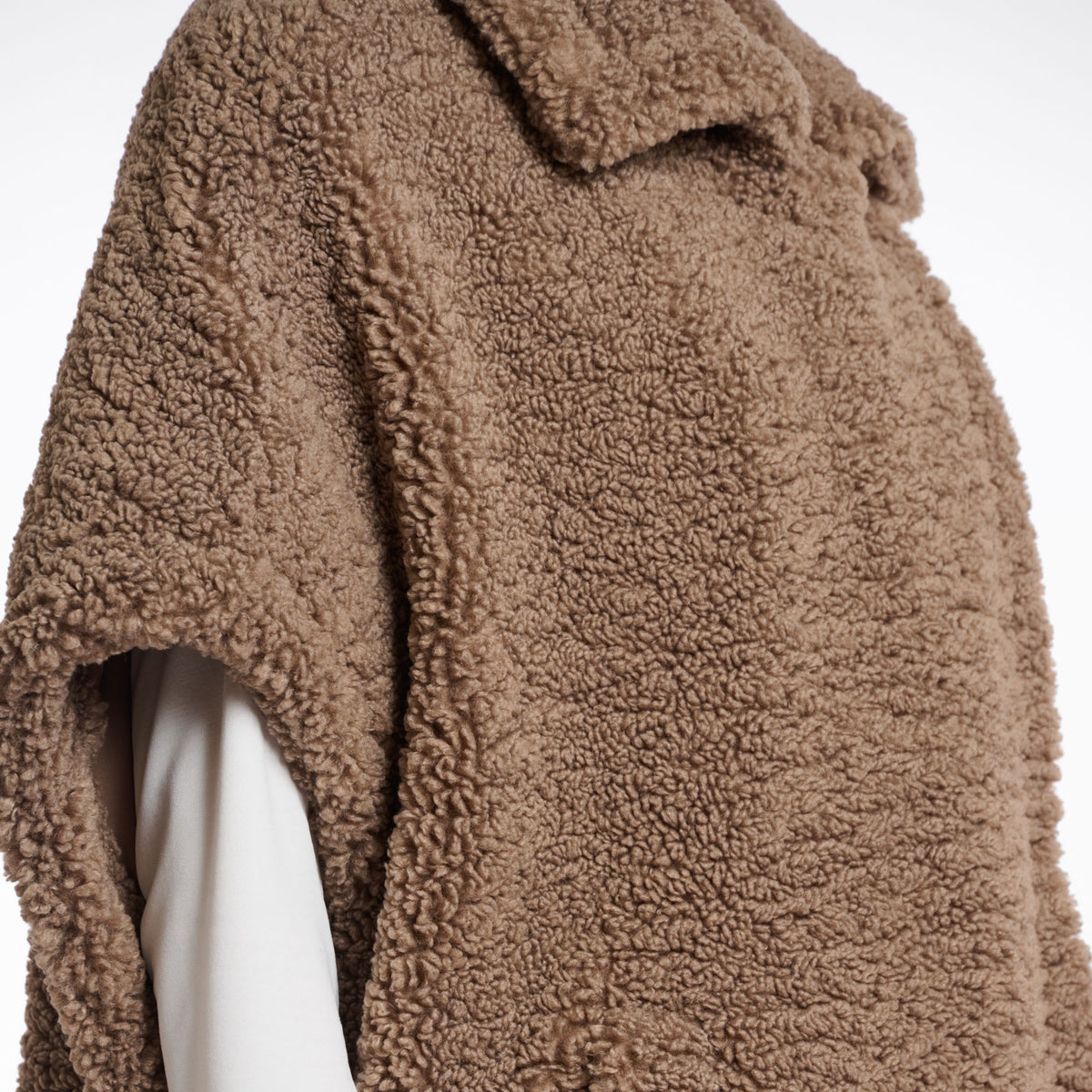 RINO & PELLE Luca Teddy Cape in Toffee