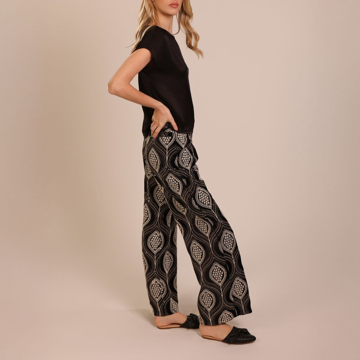 TRAFFIC PEOPLE Grace Top in Black