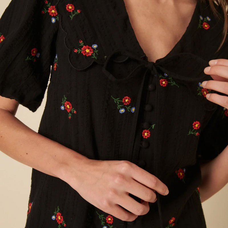 NOBODYS CHILD Birdie Short Sleeve Blouse in Black