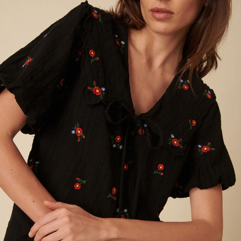 NOBODYS CHILD Birdie Short Sleeve Blouse in Black
