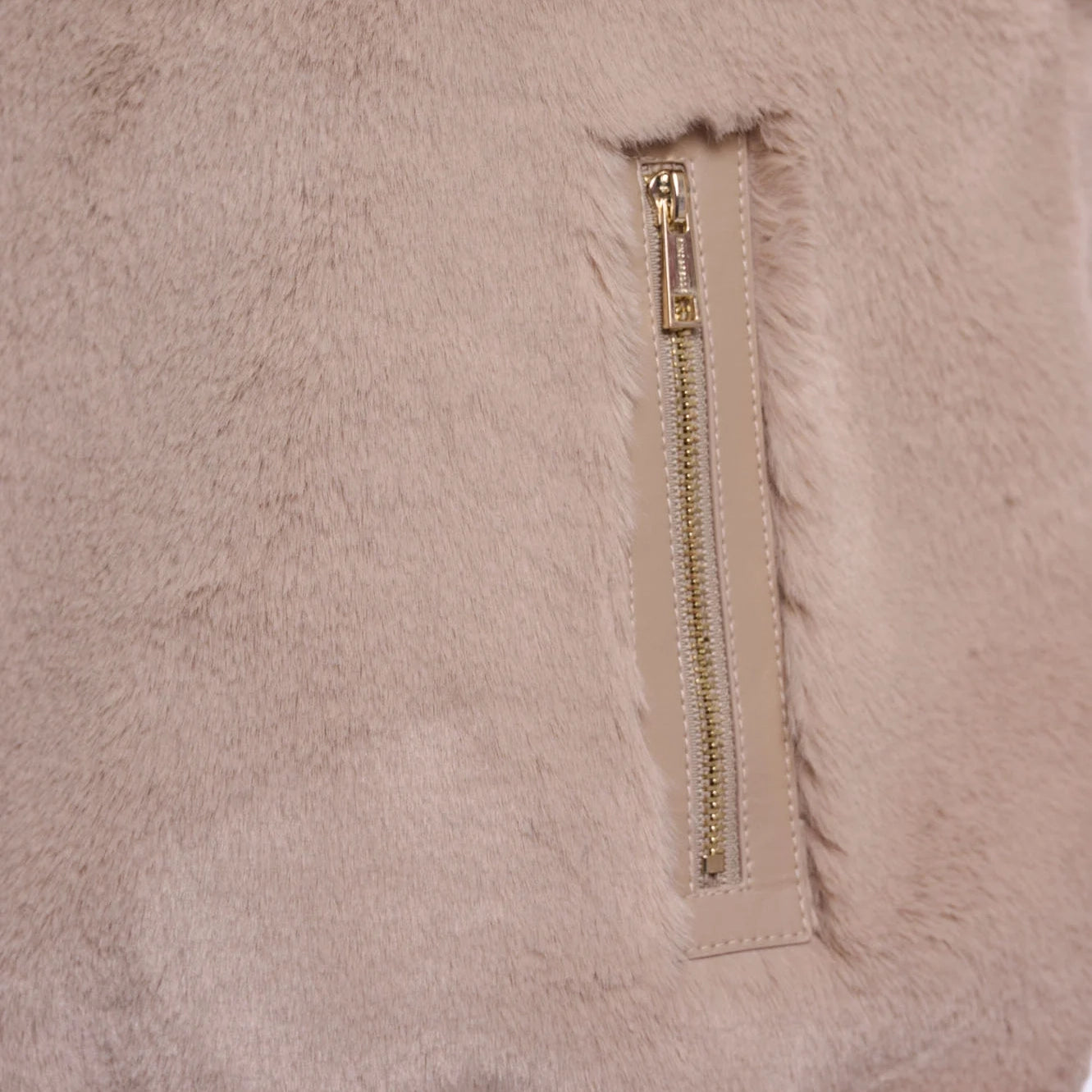 RINO & PELLE Nikki Short Faux Fur Gilet in Oat