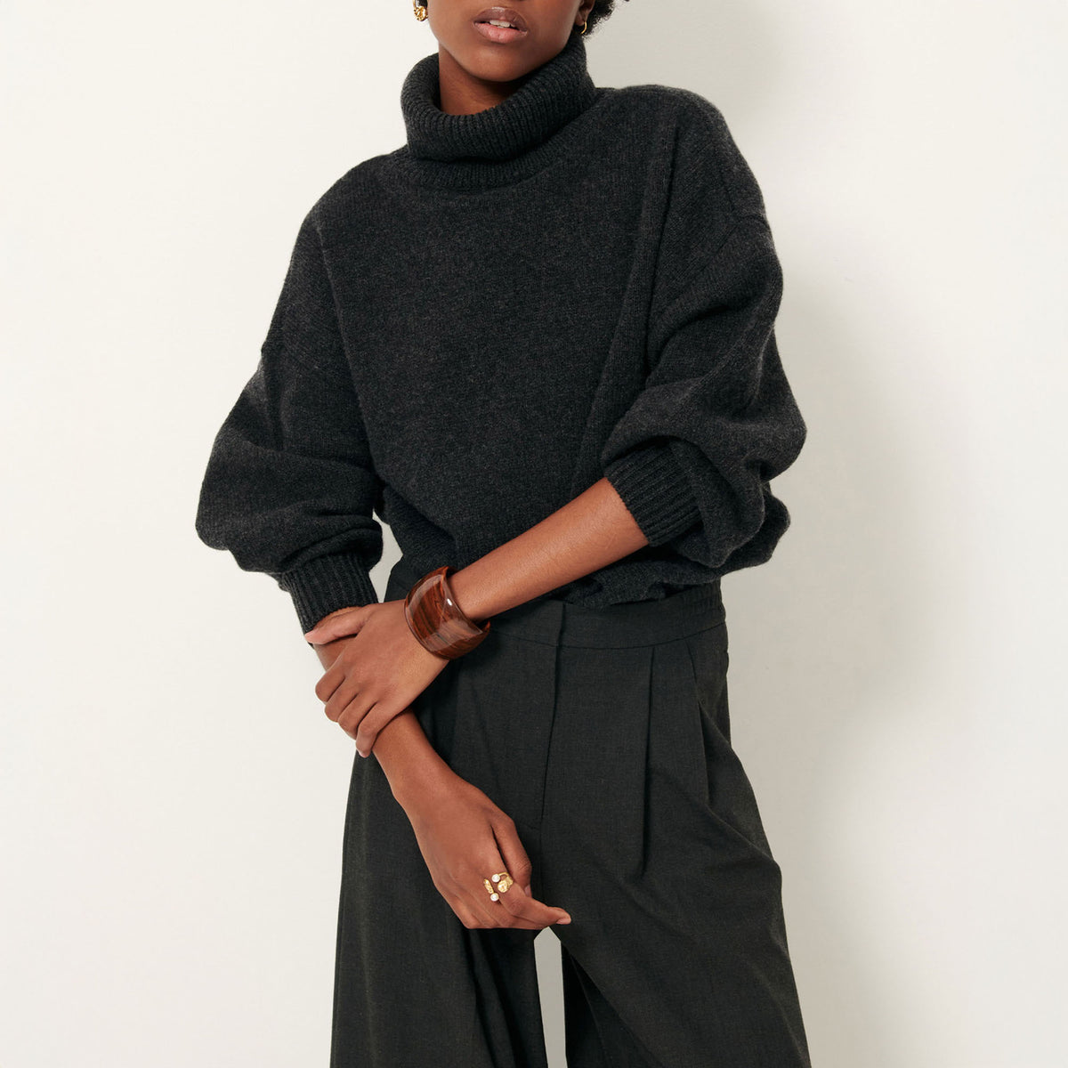 SESSUN Niko Turtle Neck in Carbonella