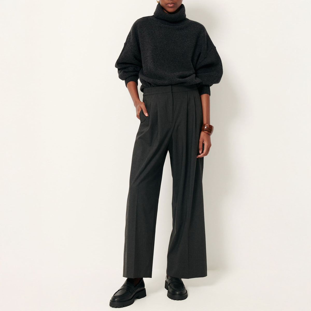 SESSUN Niko Turtle Neck in Carbonella