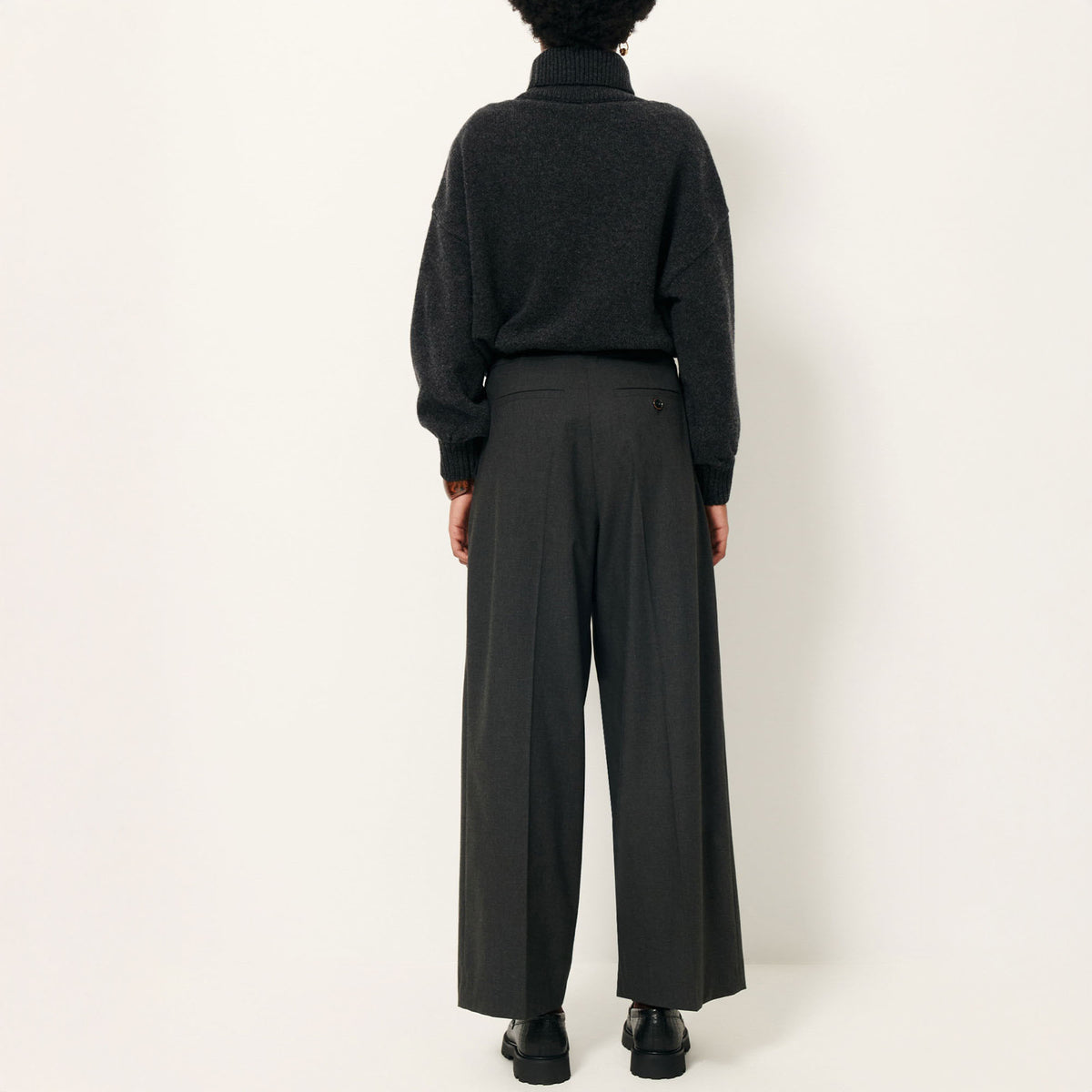 SESSUN Niko Turtle Neck in Carbonella