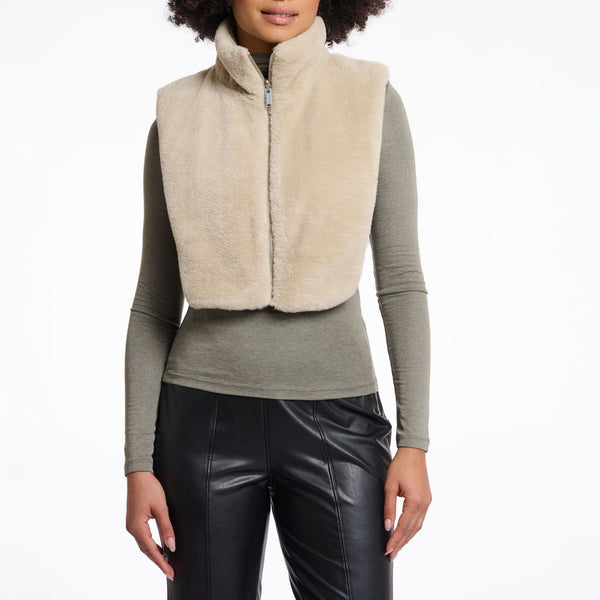 RINO & PELLE Nura Reversible Bib with Faux Fur in Birch