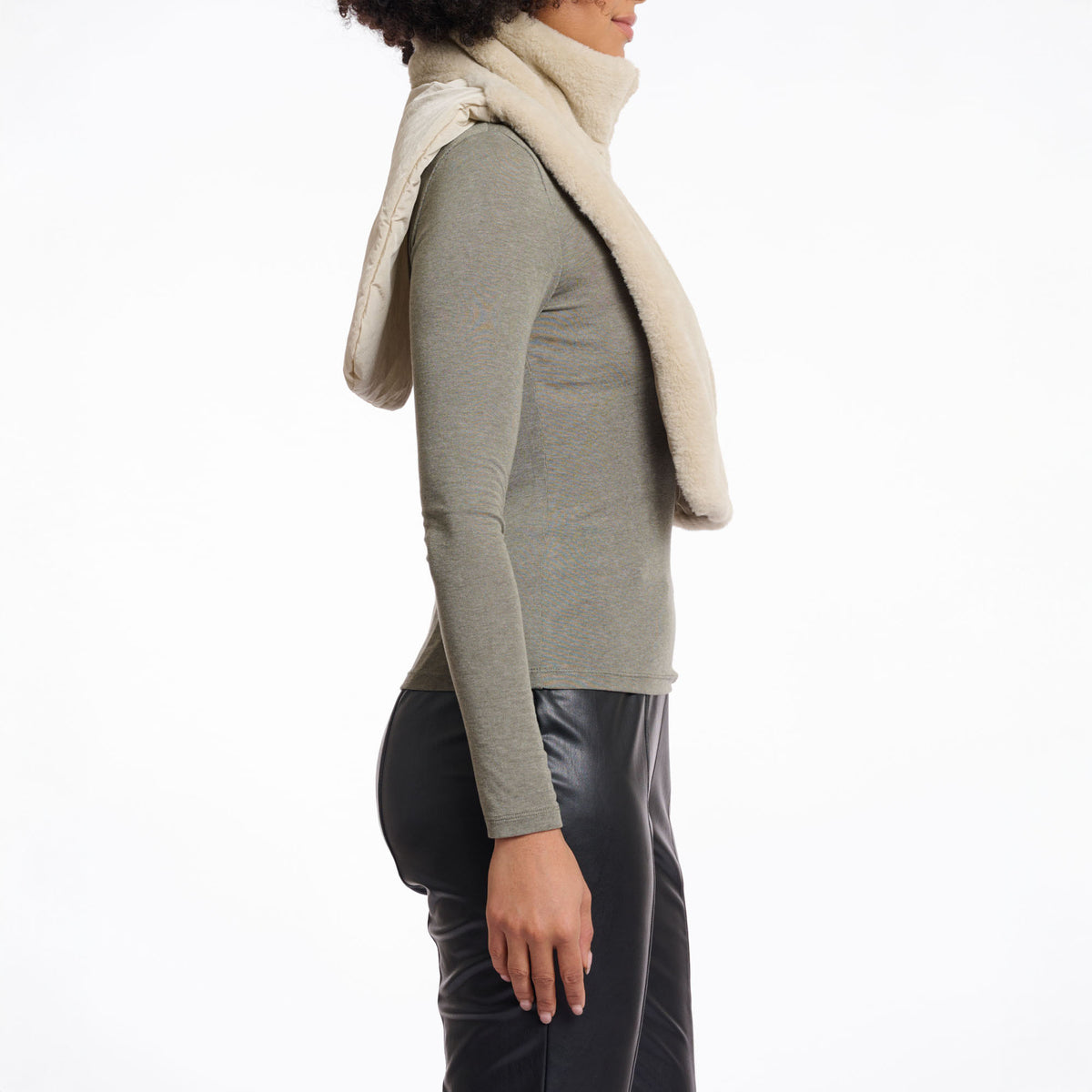 RINO & PELLE Nura Reversible Bib with Faux Fur in Birch