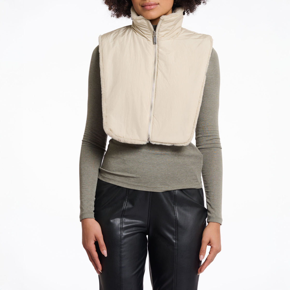 RINO & PELLE Nura Reversible Bib with Faux Fur in Birch