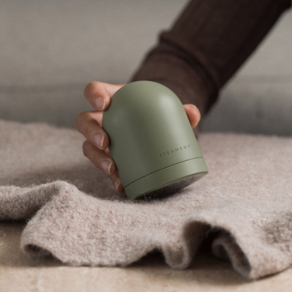 STEAMERY Pilo 2 Fabric Shaver in Sage