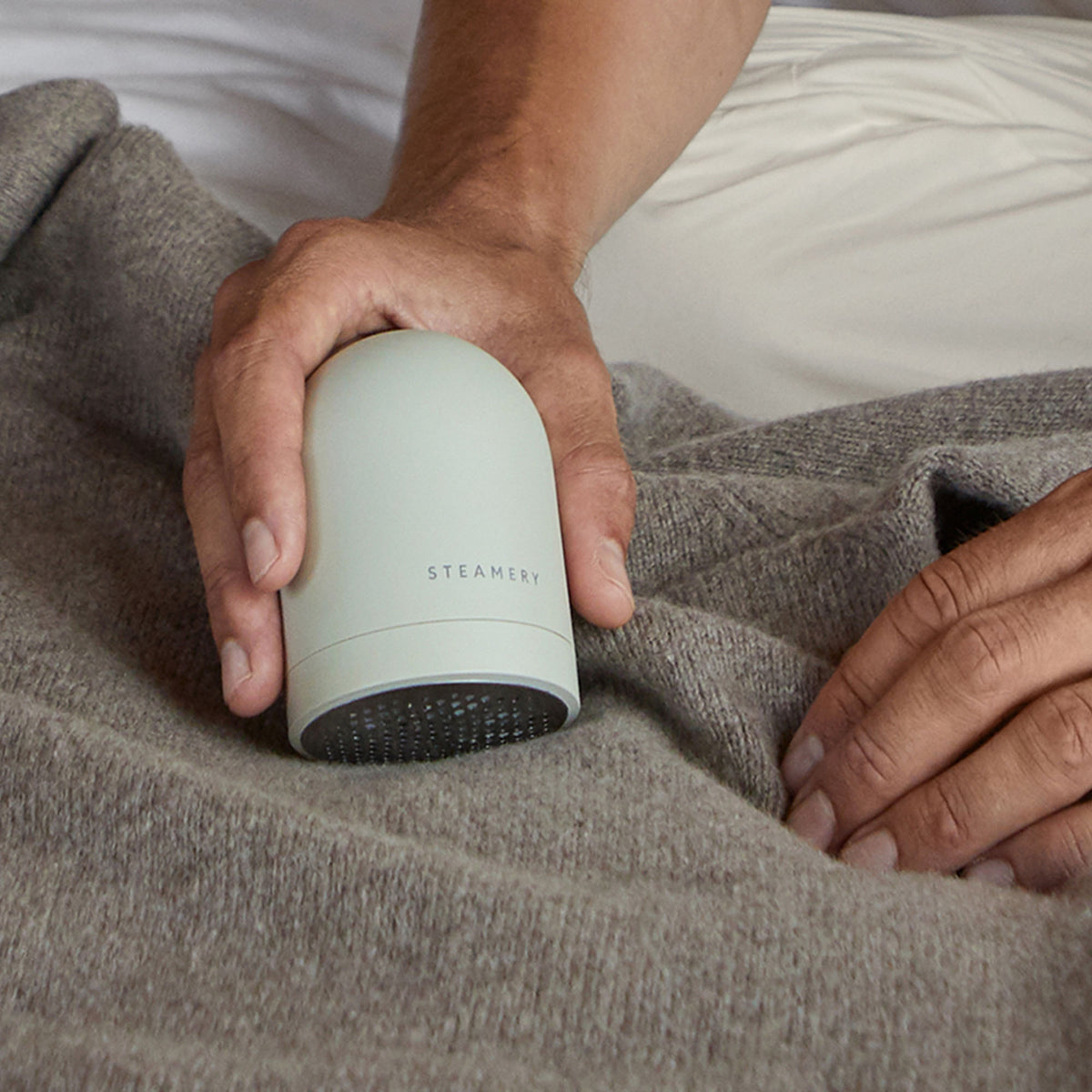 STEAMERY Pilo 2 Fabric Shaver in Sand