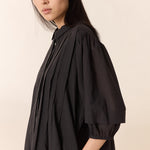 LEON & HARPER Roca Short Sleeve Long Dress in Carbone