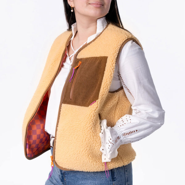 BILLYBELT Women’s Sleeveless Sherpa Zip Jacket in Beige