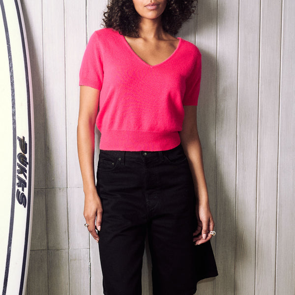 COLORUSH Coast Chill Cashmere V-Neck T-Shirt in Electra
