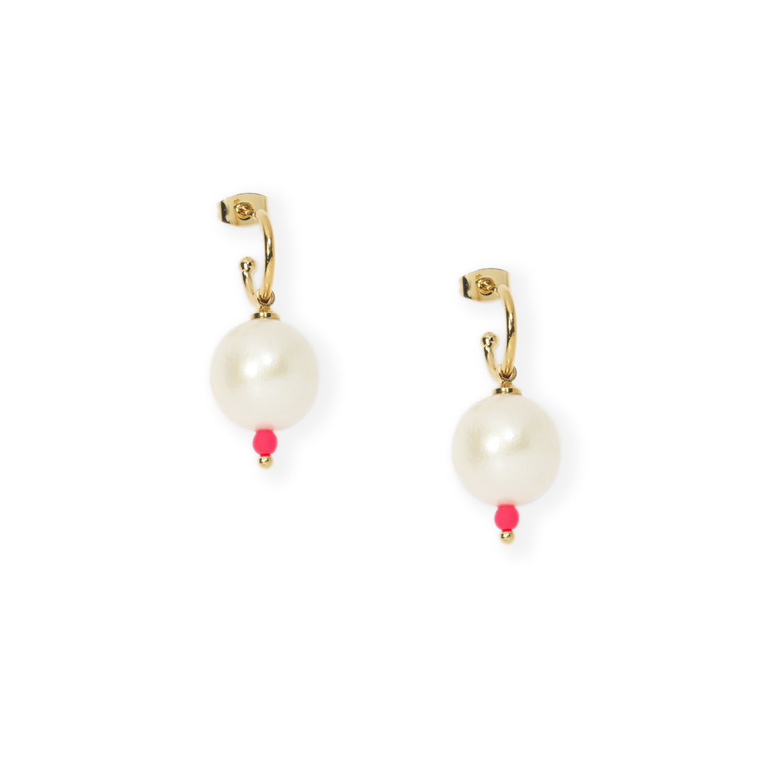 LA MOME BIJOU One Pearl Mini Hoop Earrings in Fluo Pink