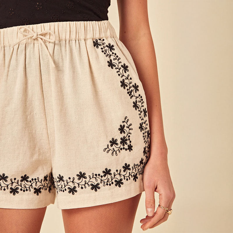 NOBODYS CHILD Rosie Short in Beige