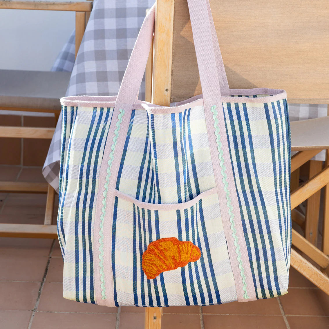 TALKING TABLES Croissant Tote Bag in Blue/Pink