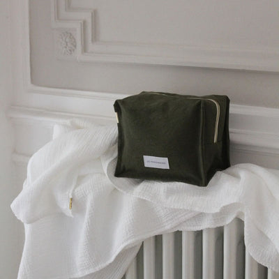LES PENSIONNAIRES Organic Cotton Cube Toiletry Bag in Caper Green