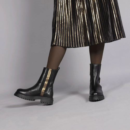 ESSKA Yaline Boot in Black/Gold