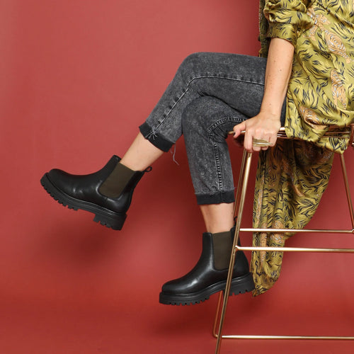 ESSKA Yolla Boot in Black/Khaki