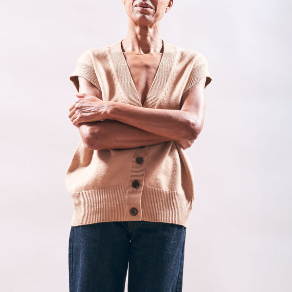 JUMPER 1234 Boyfriend Button Vest in Cloudy