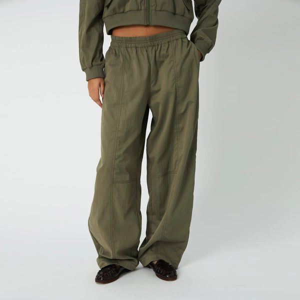 STELLA NOVA Low-Waist Barrel Leg Combat Pants in Dust Olive