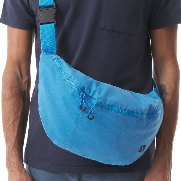 MOUSQUETON Bannalec Canvas Sling Bag in Sky Blue