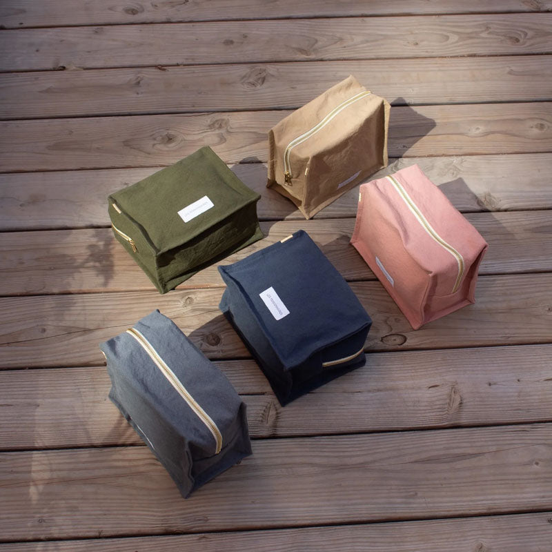 LES PENSIONNAIRES Organic Cotton Cube Toiletry Bag in Caper Green