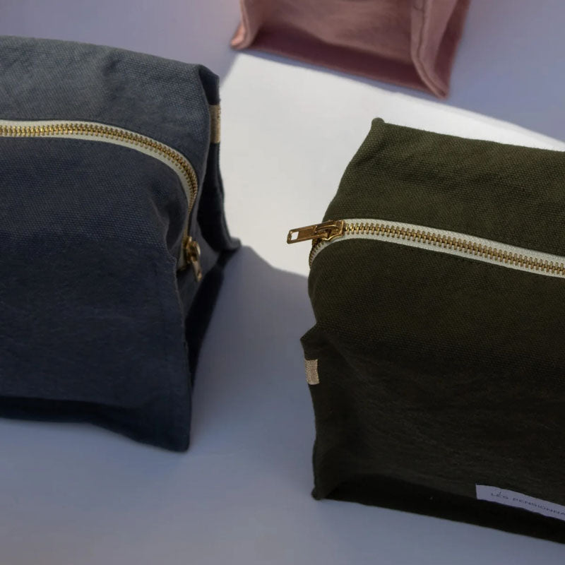 LES PENSIONNAIRES Organic Cotton Cube Toiletry Bag in Caper Green