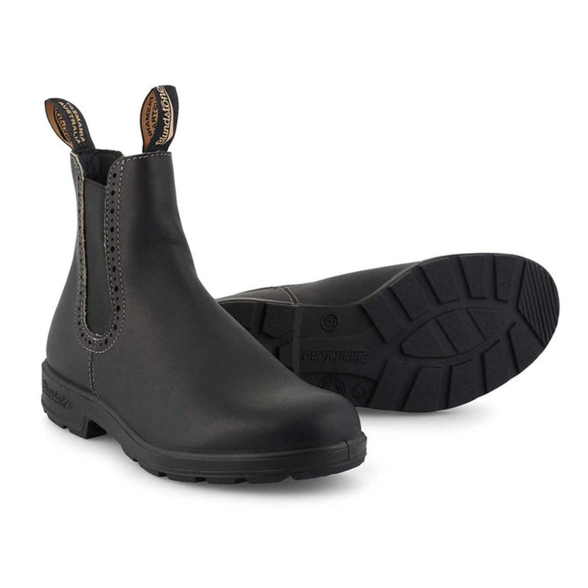 BLUNDSTONE 1448 Brogued Boots in Voltan Black