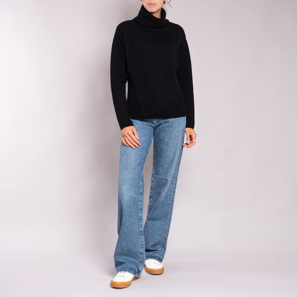 JEAN & TEMPLE Thick Roll Neck Jumper in Black
