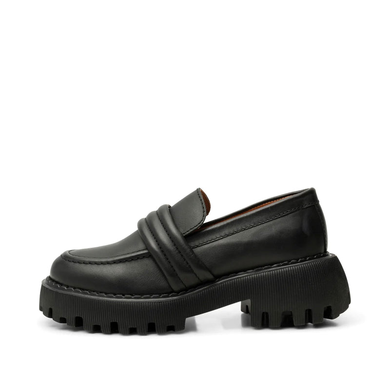 Posey Loafers in Black