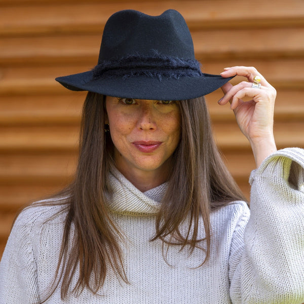 TRAVAUX EN COURS Felt Fedora Hat with Mohair Band in Black